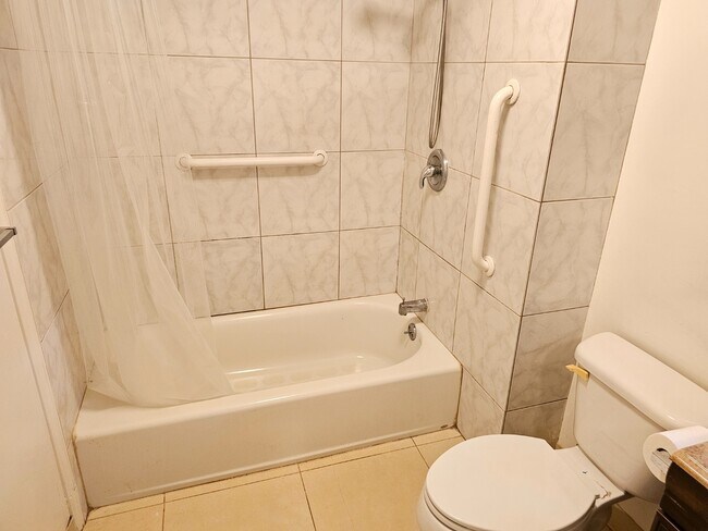 Building Photo - Studio apartment