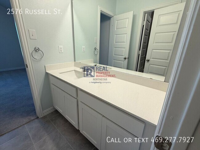 Building Photo - 2576 Russell St