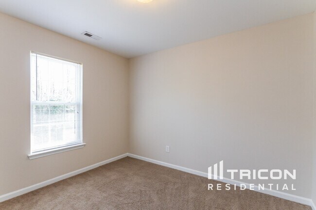 Building Photo - 6724 Commack Dr