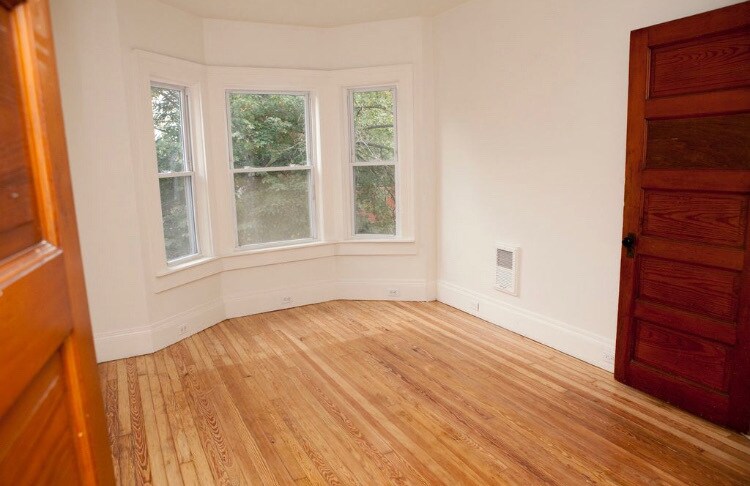 Building Photo - 1812 W 45th St