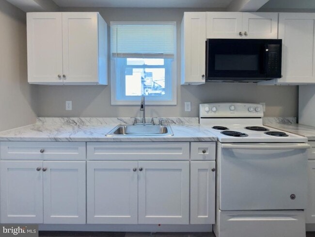 Building Photo - 31 S Main St