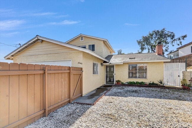 Building Photo - 2040 E 5th St