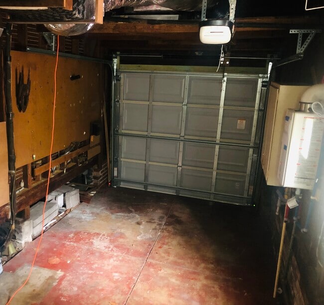 Building Photo - 557 7th Ave N