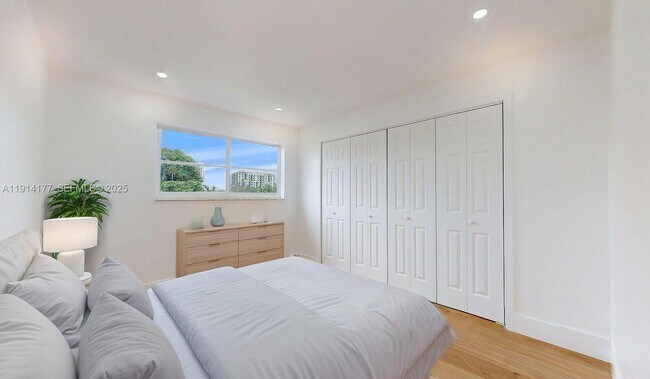 Building Photo - 1201 SW 42nd Ave