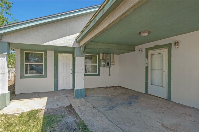 Building Photo - Beautiful large home for Rent