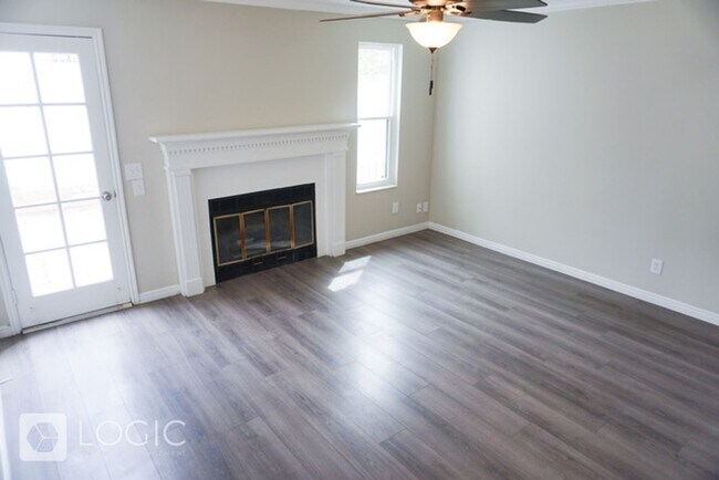 Building Photo - 1208 E Cedar View Dr