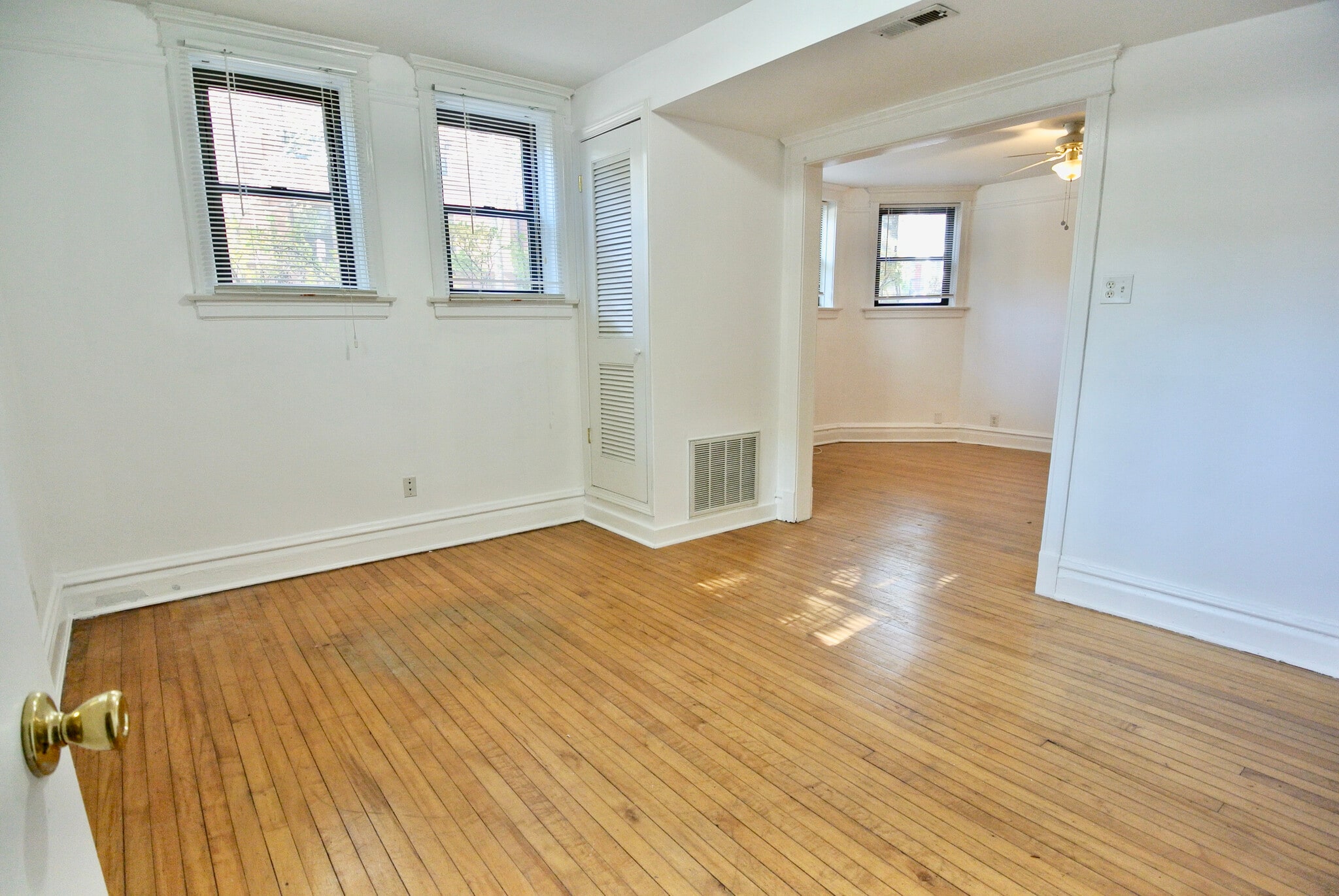 Building Photo - 3801 N Lakewood Ave #Gdn
