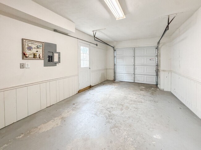 Building Photo - 3901 Quartz Ln