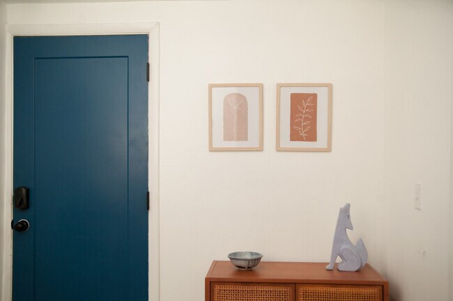 Building Photo - 1314 S 8th Ave