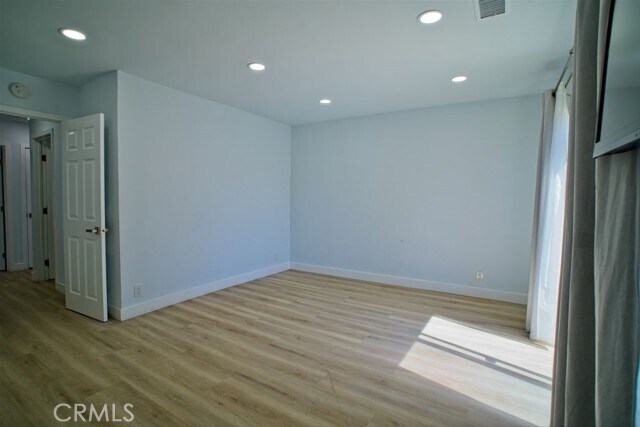 Building Photo - 1122 W Alton Ave