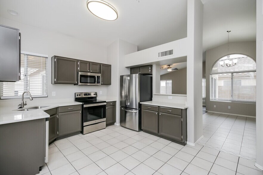 Building Photo - 873 W Sierra Madre Ave