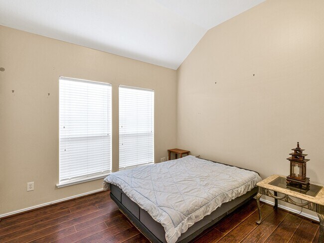 Building Photo - 3319 Shadowbark Dr