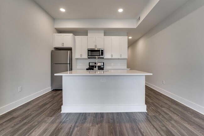 Building Photo - 660 Grand St