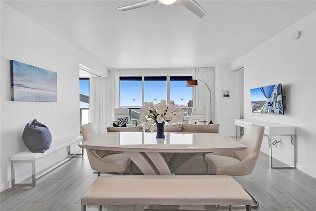 Building Photo - 3101 Bayshore Dr