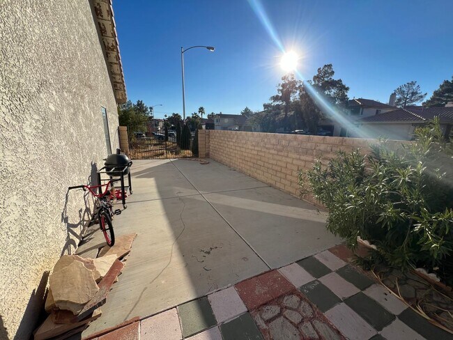 Building Photo - 4BD/3BA HOME IN SPRING VALLEY W/ SOLAR, POOL & SPA!