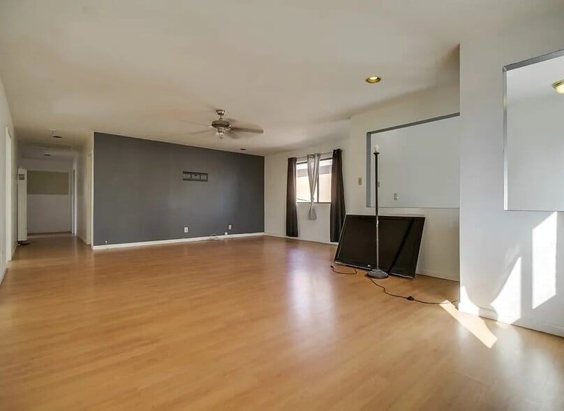 Building Photo - 1263 E 87th Pl