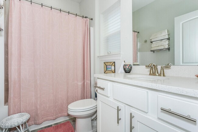 Guest restroom - 714 W Main St