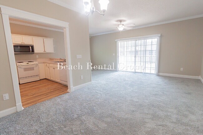 Building Photo - Open and Inviting End Unit