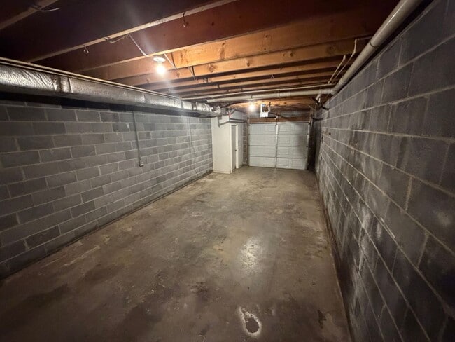 Building Photo - Three Springs Rd. 2188-2190