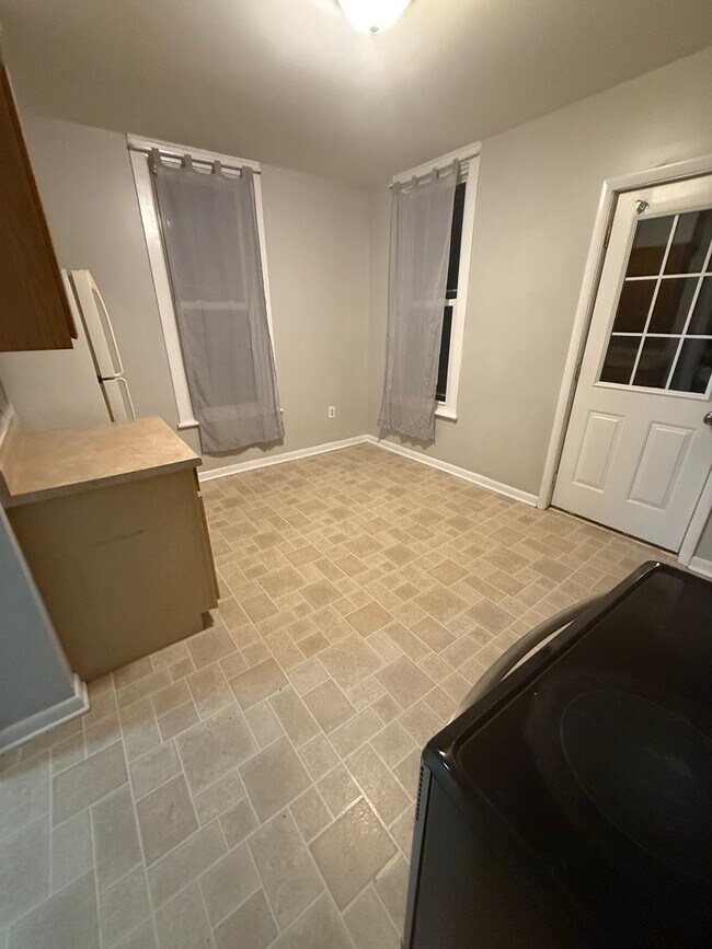 Building Photo - 1018-1020 Cameron Avenue