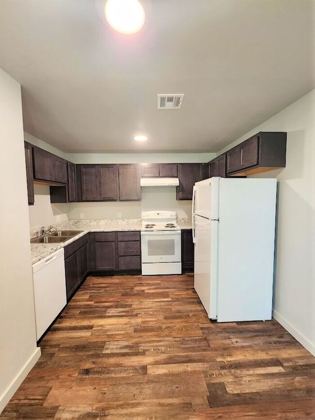 Building Photo - New 3 Bed 2 Bath Duplexes SW 40th & Shield...