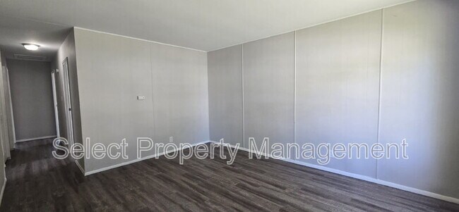 Building Photo - 4911 Hoagland Ave