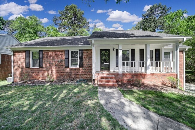 Primary Photo - Charming Matthews Home for Rent!