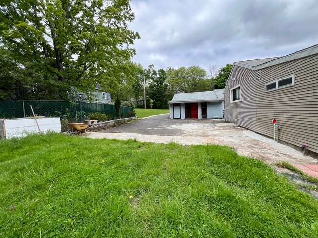 Building Photo - 505 Church St