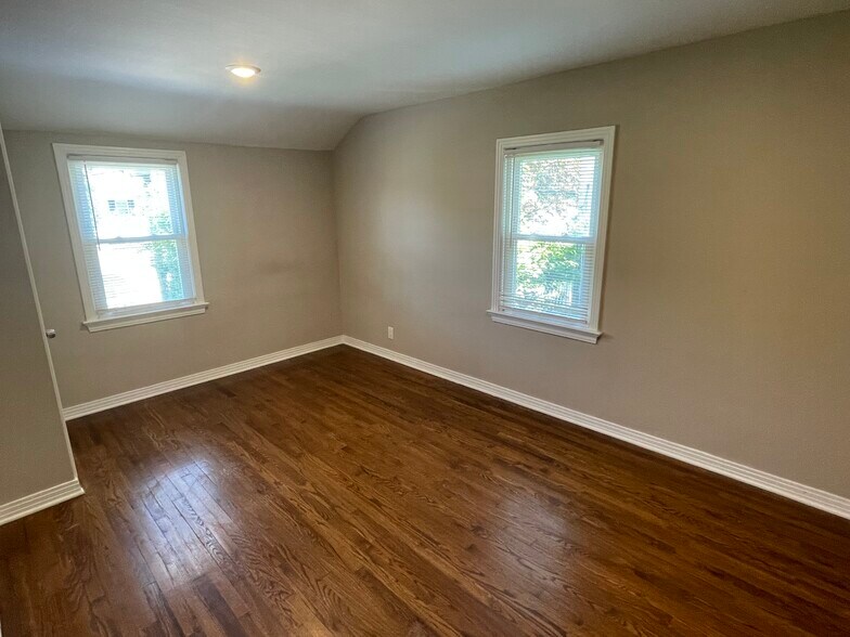 Building Photo - 544 Oritani Pl