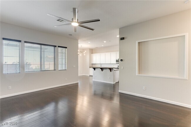 Building Photo - 6632 Ditmars St