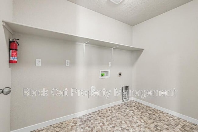 Building Photo - 637 E Warrior Basin St