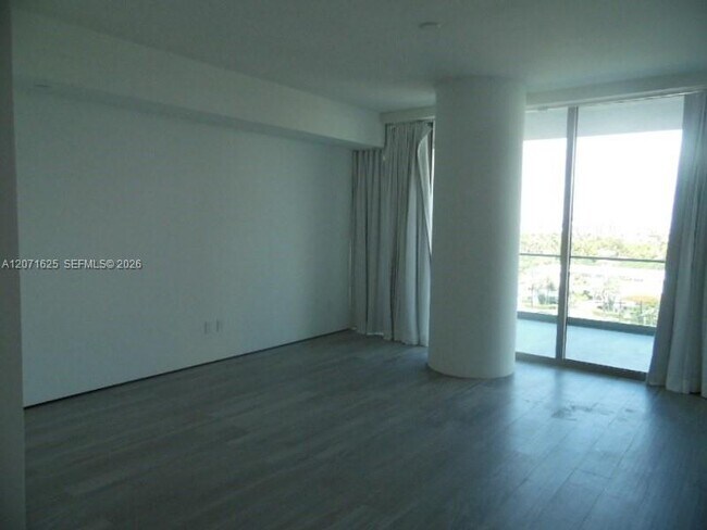 Building Photo - 10201 Collins Ave