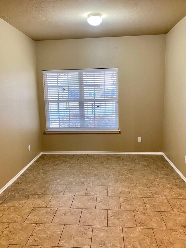 Building Photo - Great 3 Bedroom 2 Bath Home in Piedmont