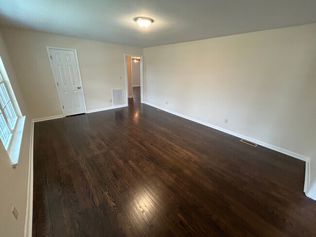 Building Photo - 2910 Vista Dr NW