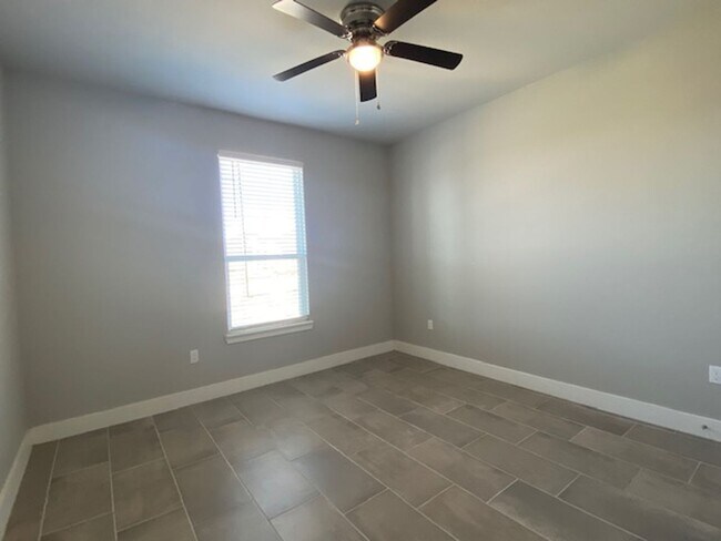 Building Photo - 3806 Negin Dr