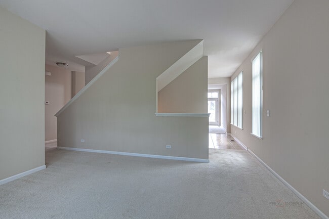Building Photo - 726 Summit Ln