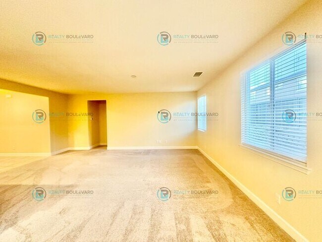 Building Photo - Beautiful 4 Bedroom, 2 Bathroom, 2 car garage, Single Story Home