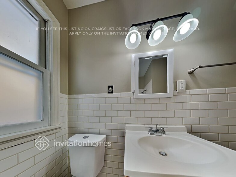 Building Photo - 6432 2nd Ave S