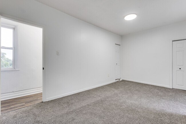 Building Photo - 955 E Warrington Ave