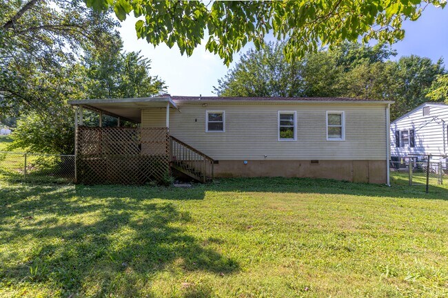 Building Photo - 2139 W Gilbert Ln