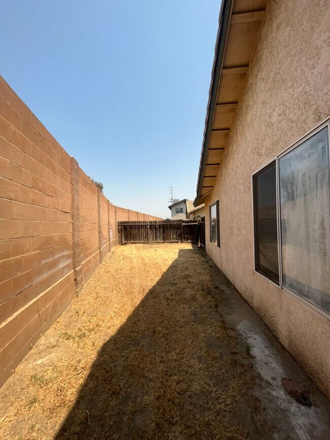 Building Photo - 1281