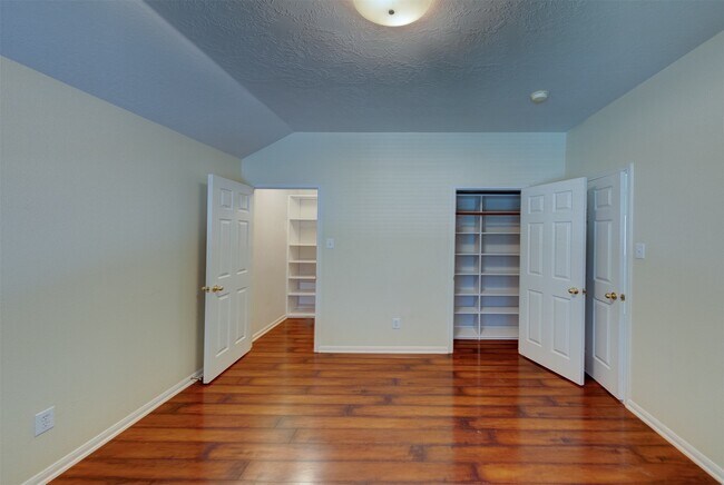 Building Photo - 2610 Ledgebrook Ln