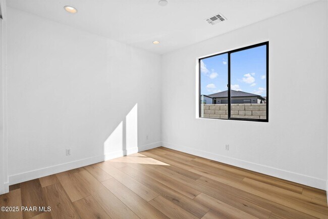 Building Photo - 5992 Finch Pl