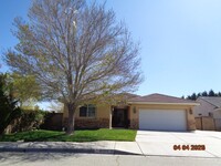 Building Photo - Beautiful West Lancaster Pool Home Offerin...