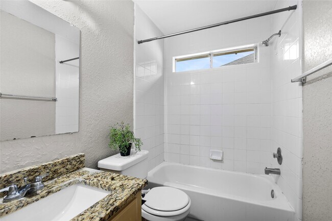 Building Photo - 3327 Shady Glen Ln