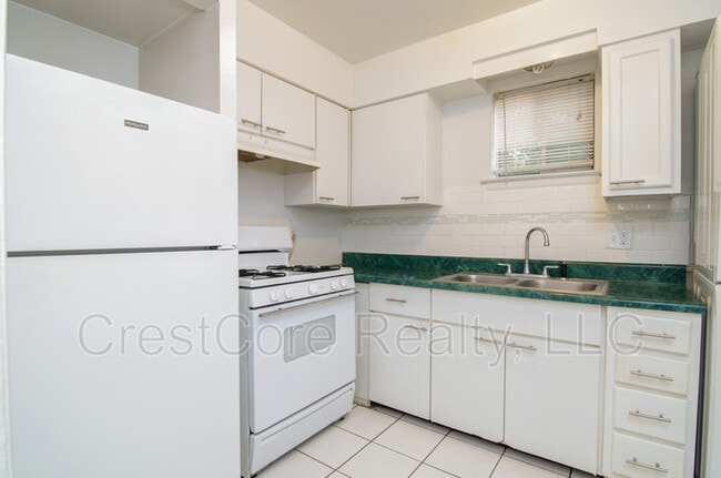 Building Photo - 21 Diana St