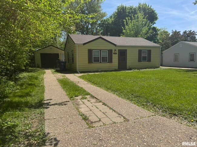 Primary Photo - 7115 N Oak St
