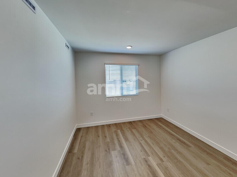 Building Photo - 9702 N Rancho Lozano