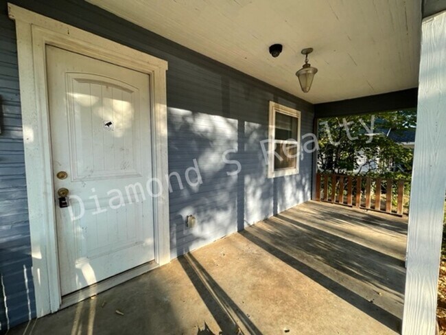 Building Photo - 1301 N Fremont Ave