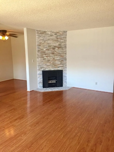 Building Photo - 725 E Providencia Ave